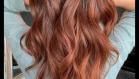 توابل القرفة: لون الشعر الأحمر البني الغني والحار