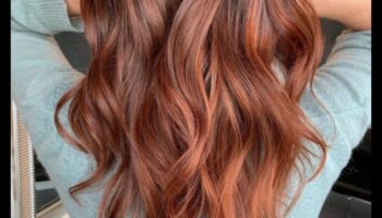 توابل القرفة: لون الشعر الأحمر البني الغني والحار