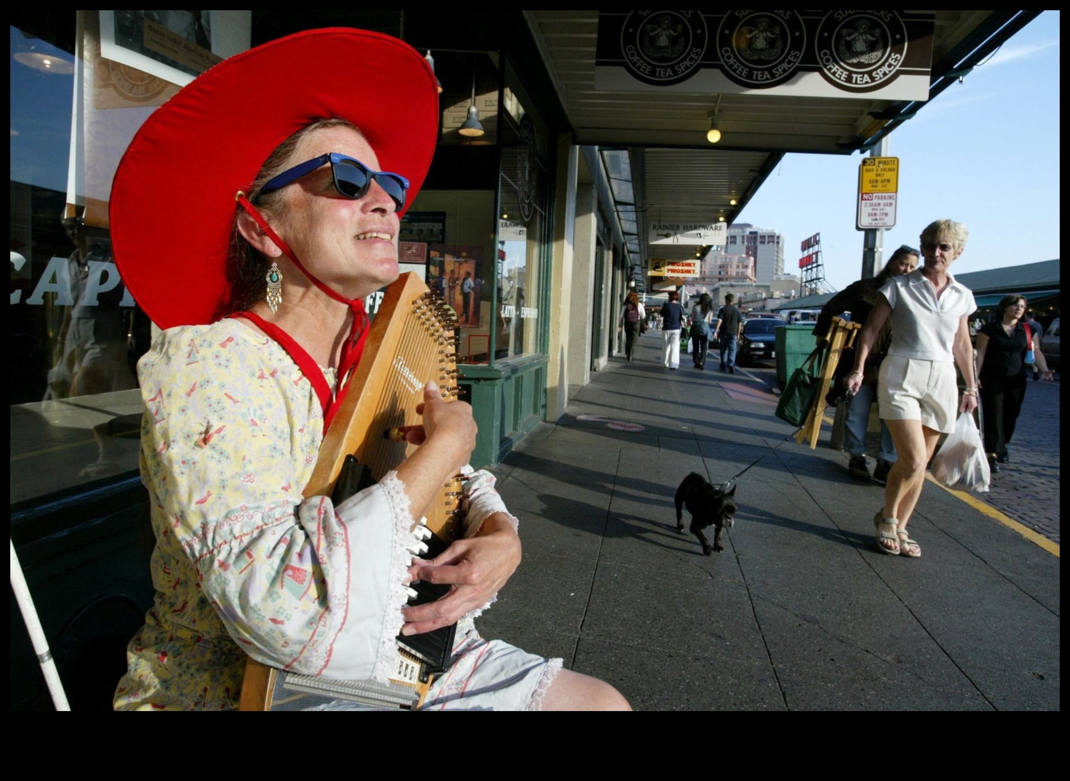 Busking على الحافلات: لحظات موسيقية في وسائل النقل العام