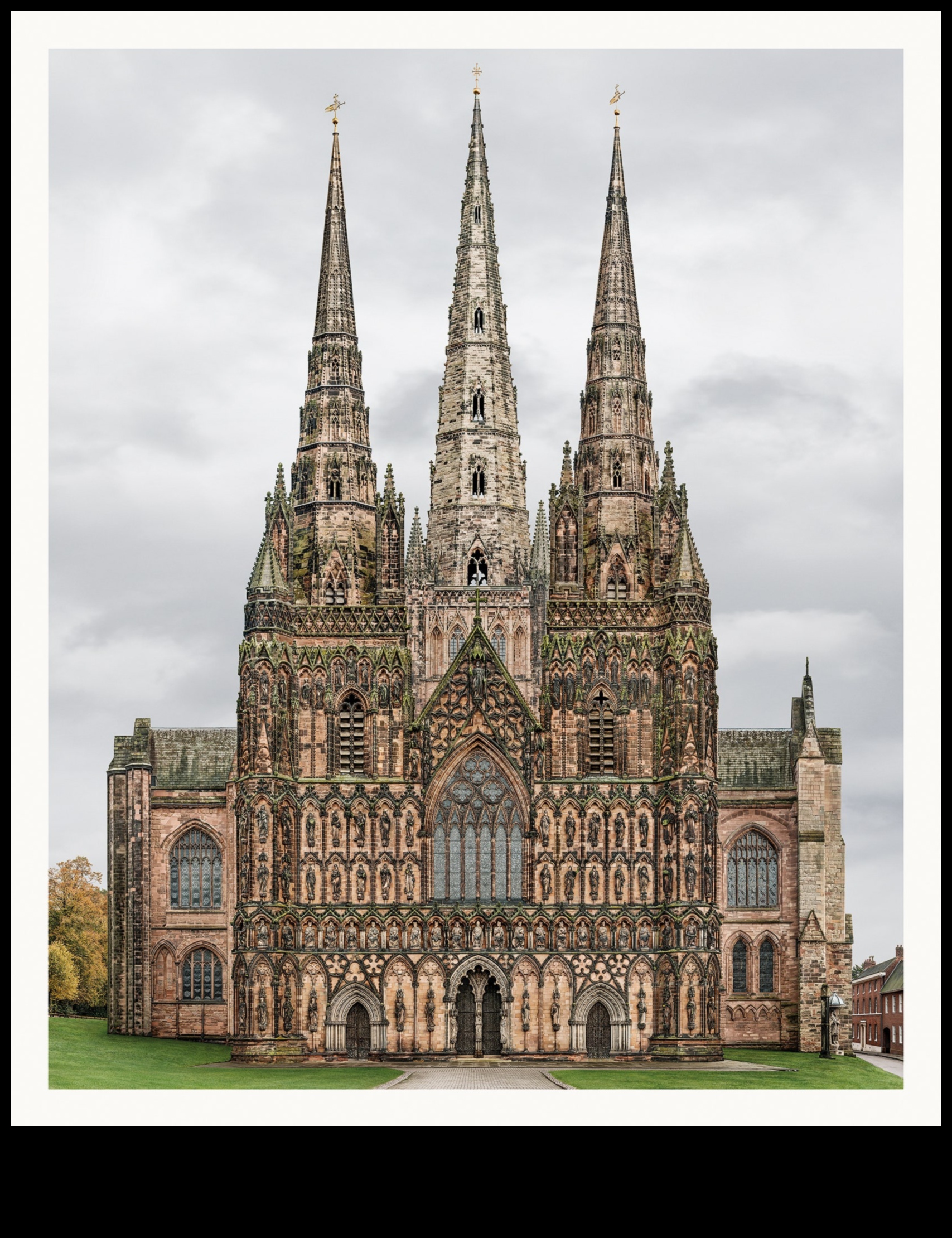 كشف النقاب عن العظمة القوطية: رحلة في التصوير المعماري