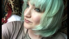 أغنية صفارة الإنذار: جاذبية آسرة في تسريحات الشعر المتموجة الساحرة