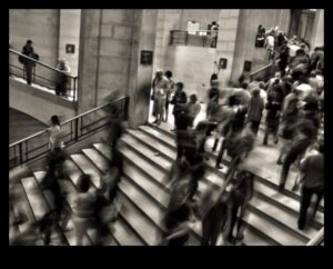 أثناء التنقل: نمط الحياة سريع الخطى لمستخدمي وسائل النقل العام