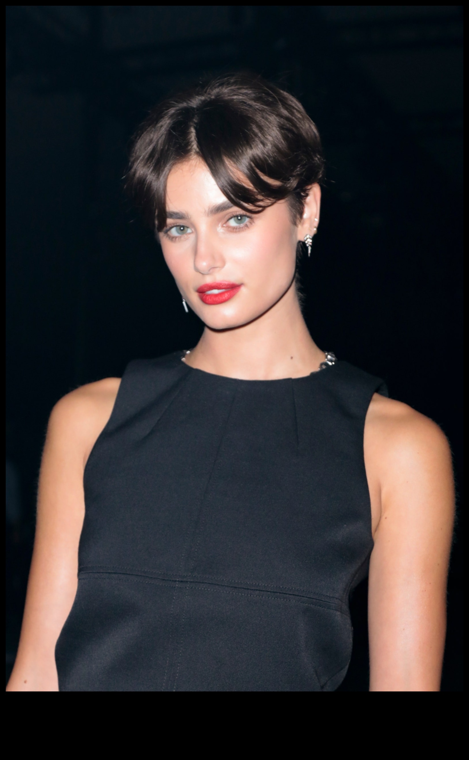 شخصية الجني: نظرة حديثة على المظهر الكلاسيكي 4 تابعت شخصية الجني: صياغة هويتك بالشعر القصير