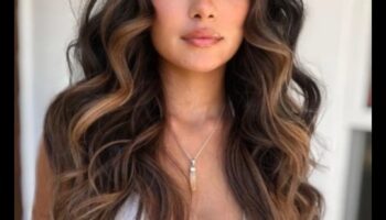 مشاعر سمراء ذهبية: تسريحات الشعر المشعة لإلهام مظهرك