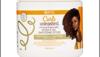 استمرار إطلاق العنان لتجعيد الشعر: احتضان الحرية المرحة للشعر المجعد