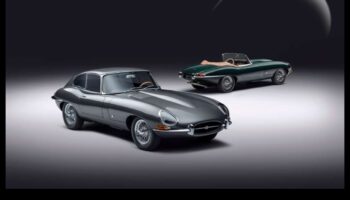 الكلاسيكيات تنبض بالحياة: السيارات والدراجات العتيقة على الطريق الحديث