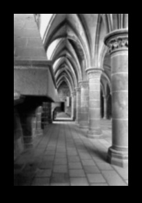 كشف النقاب عن العظمة القوطية: رحلة في التصوير المعماري